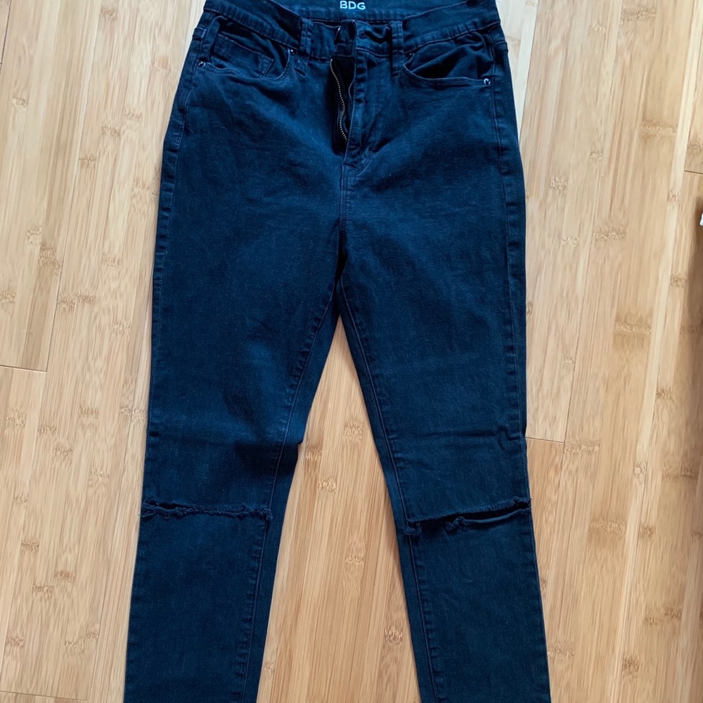Knee slit jeans